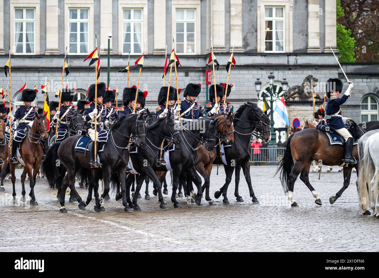 Centro di Bruxelles, Belgio, 16 aprile 2024 - la cavalleria nazionale in una cerimonia di benvenuto per la visita di stato del Lussemburgo Foto Stock