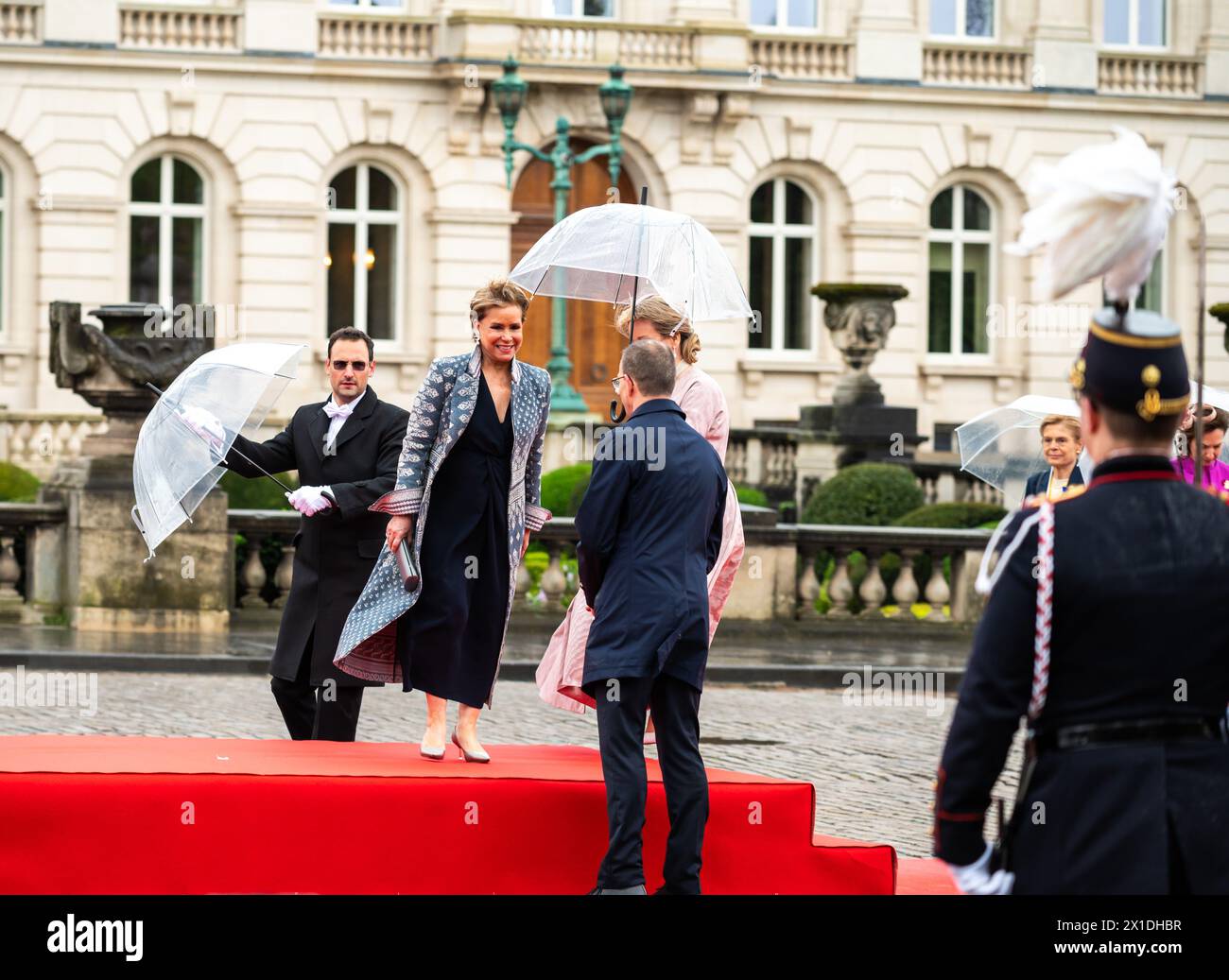 La regina belga Matilde con la granduchessa Maria Teresa, Bruxelles, Belgio, 16 aprile 2024 - visita di Stato del Lussemburgo in Belgio Foto Stock