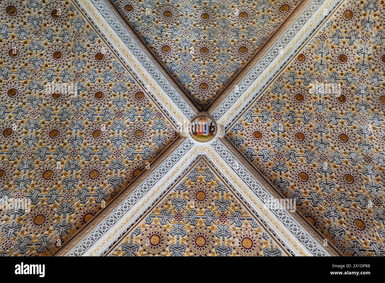 Gli interni presentano soffitti ad arco moresco. Palazzo Nazionale pena (Palacio Nacional da pena), Sintra, quartiere di Lisbona, Portogallo. Foto Stock