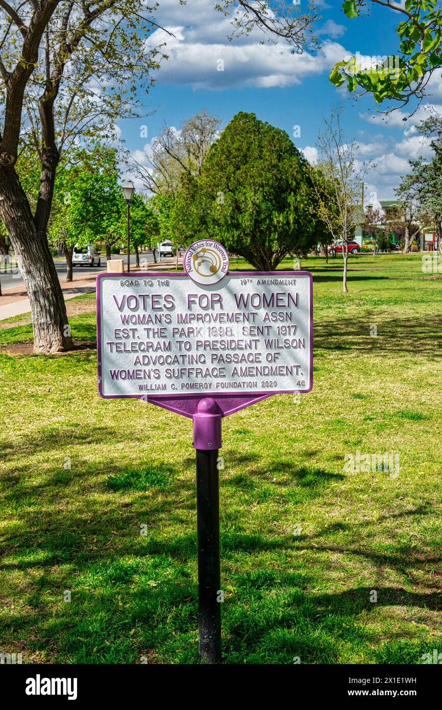 I voti per le donne firmano nel Pioneer Women's Park, Las Cruces NM, parte del National Vota per le donne Trail Foto Stock