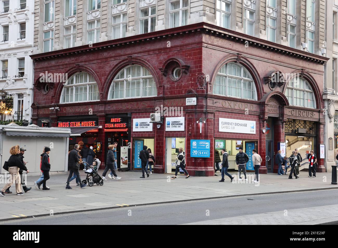 Stazione della metropolitana Oxford Circus di Londra Foto Stock