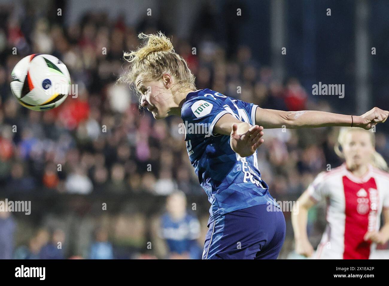 Amsterdam, Paesi Bassi. 16 aprile 2024. AMSTERDAM, 16-04-2024, Sportpark de Toekomst, TOTO KNVB Beker Vrouwen Football semifinale, stagione 2023/2024, partita tra Ajax e Feyenoord. Esmee de Graaf giocatore del Feyenoord credito: Pro Shots/Alamy Live News Foto Stock