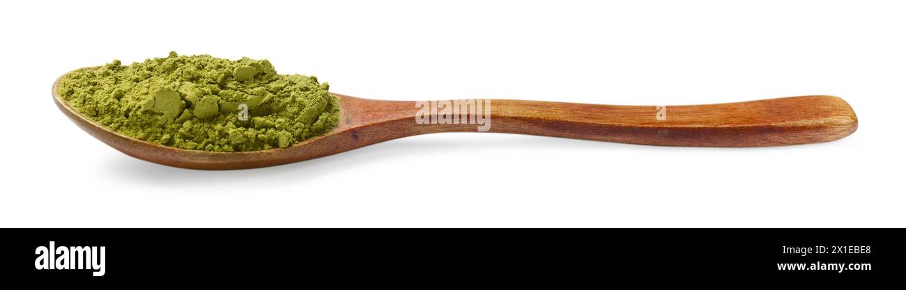 Polvere di henné in cucchiaio di legno isolato su bianco Foto Stock