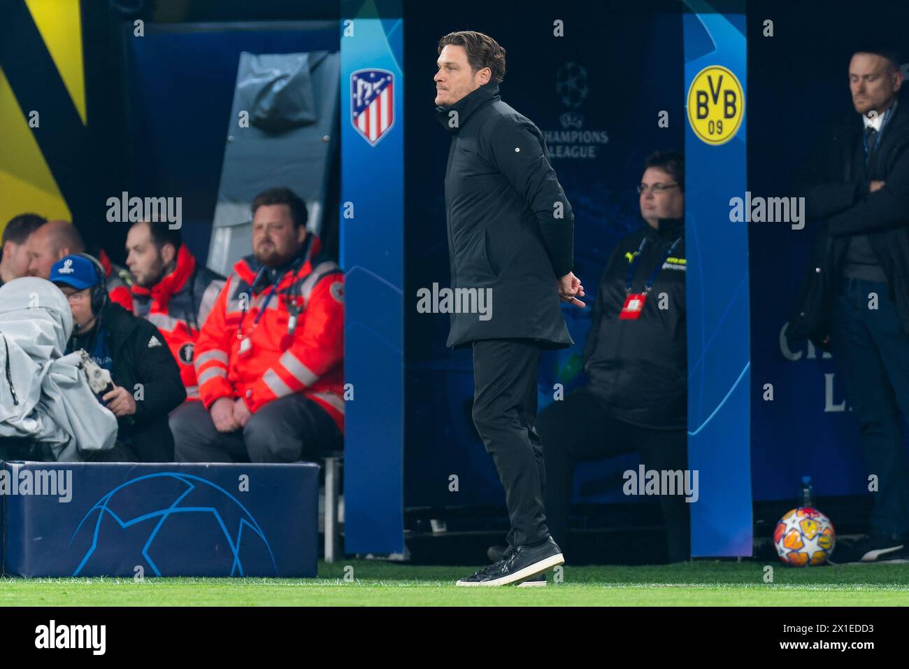 Dortmund, Germania. 16 aprile 2024. DORTMUND, GERMANIA - 16 APRILE: Allenatore Edin Terzic del Borussia Dortmund durante i quarti di finale della seconda tappa - partita di UEFA Champions League 2023/24 tra Borussia Dortmund e Atletico Madrid al Signal Iduna Park il 16 aprile 2024 a Dortmund, Germania. (Foto di Joris Verwijst/Agenzia BSR) credito: Agenzia BSR/Alamy Live News Foto Stock