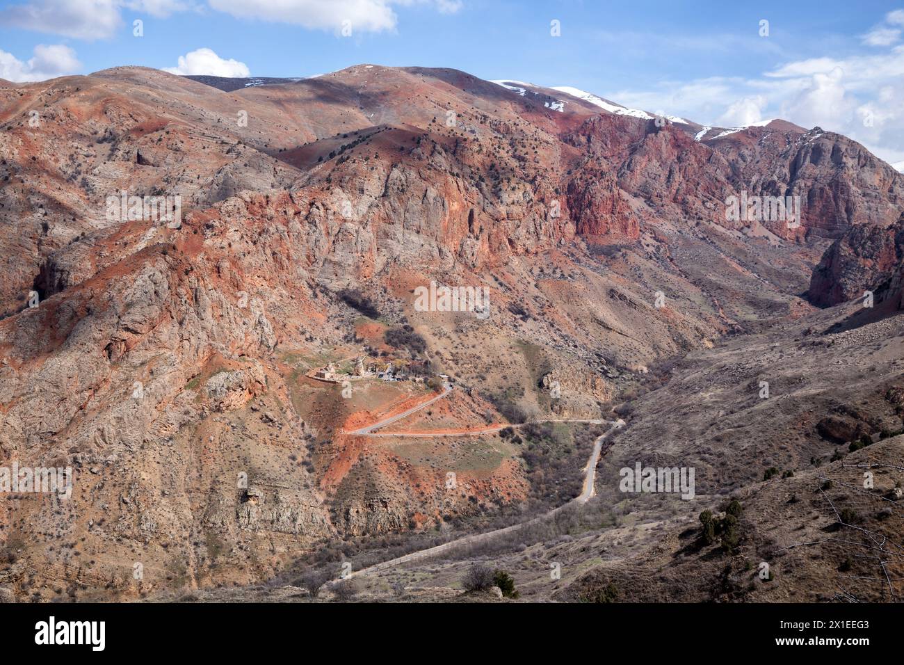 Vista panoramica della valle di Amaghu e del monastero di Noravank, Armenia Foto Stock