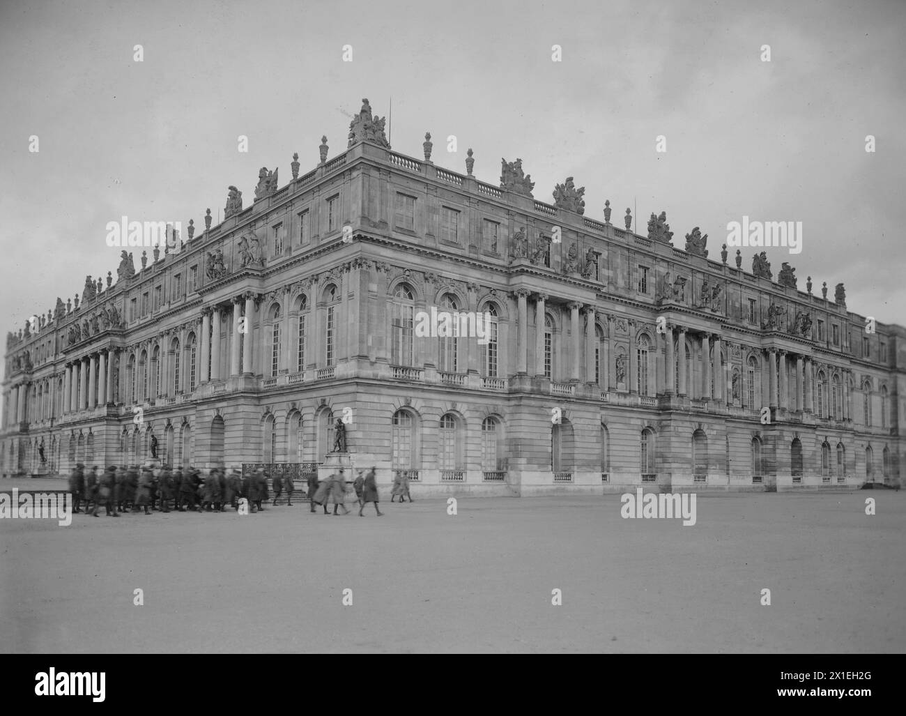 La Reggia di Versailles, vista che mostra l'esterno della Galleria di vetro CA. Aprile 1919 Foto Stock