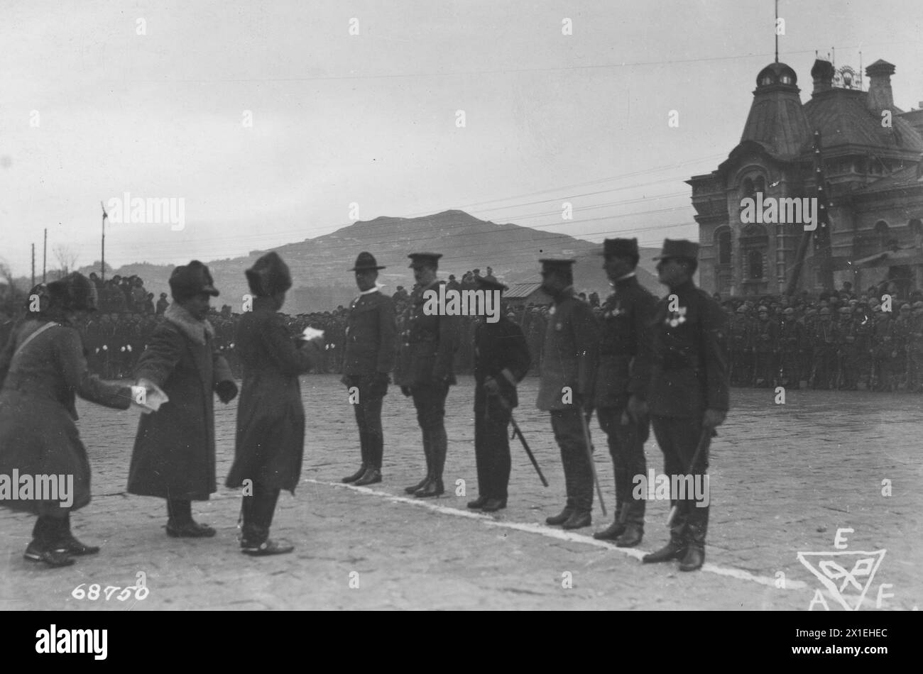 IL MAGGIOR GENERALE WILLIAM GRAVES, United States Army, ricevendo l'ordine del Sol Levante, decorazione giapponese, sabato 6 dicembre 1919 Foto Stock