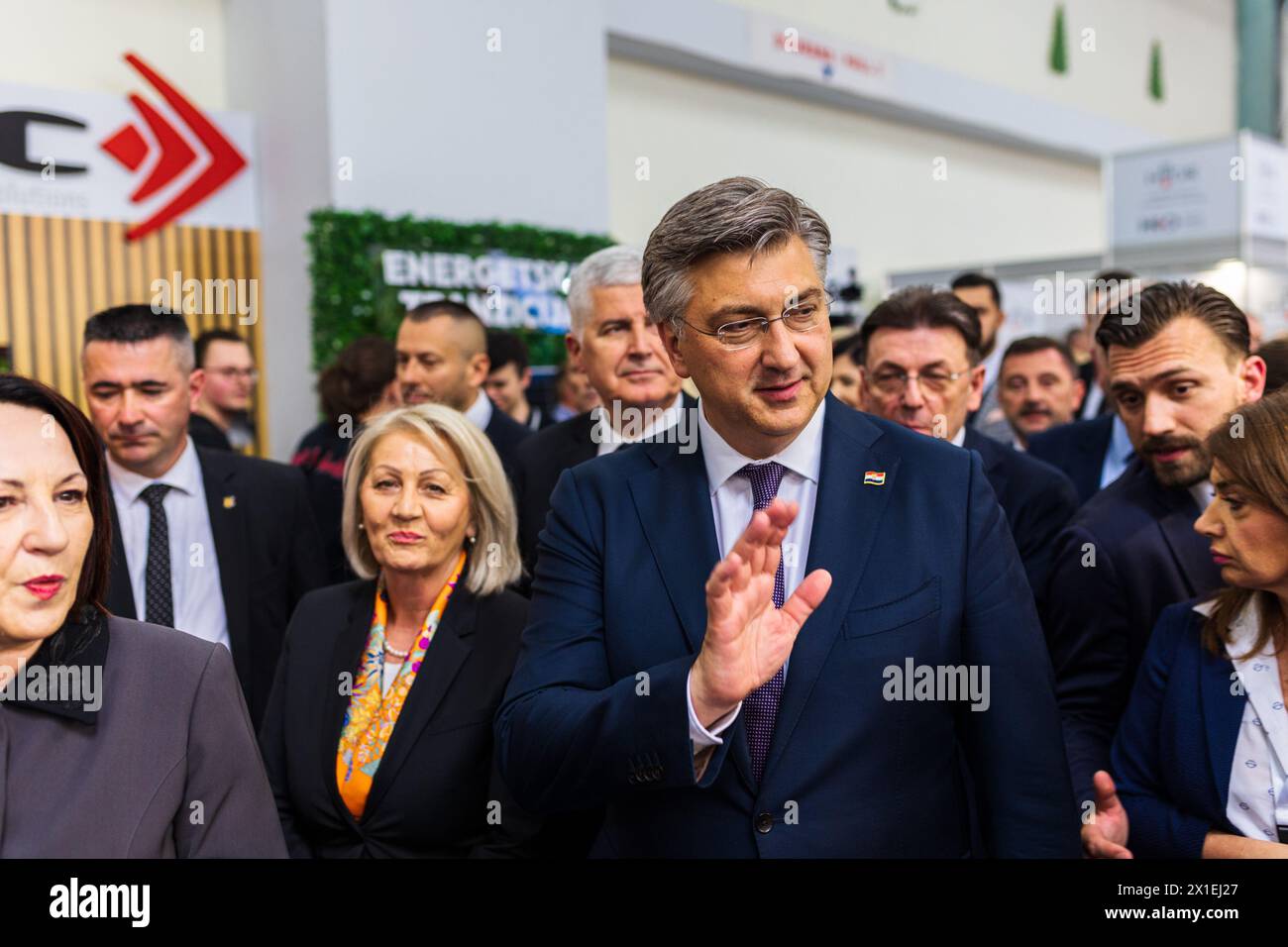 Il primo ministro croato Andrej Plenkovic alla Fiera Internazionale dell'economia di Mostar 2024, nella sua edizione del 25° anniversario il 16 aprile 2024 a Mostar, Bosnia ed Erzegovina. Espositori provenienti da 30 paesi si presenteranno alla fiera. Questo evento riunisce decine di migliaia di ospiti provenienti da numerosi paesi del mondo e dai vertici delle élite politiche ed economiche, oltre a numerosi personaggi pubblici. Foto: Denis Kapetanovic/PIXSELL credito: Pixsell/Alamy Live News Foto Stock