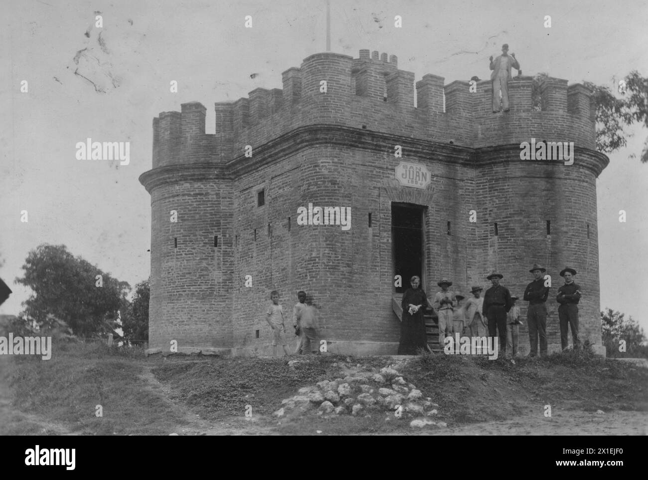 Titolo originale: Guerra ispano-americana - attività cubane. Blocco che difende il ponte di legno sul fiume Sagua la grande, nella città di Sagua la grande, Cuba CA. 1898-1899 Foto Stock