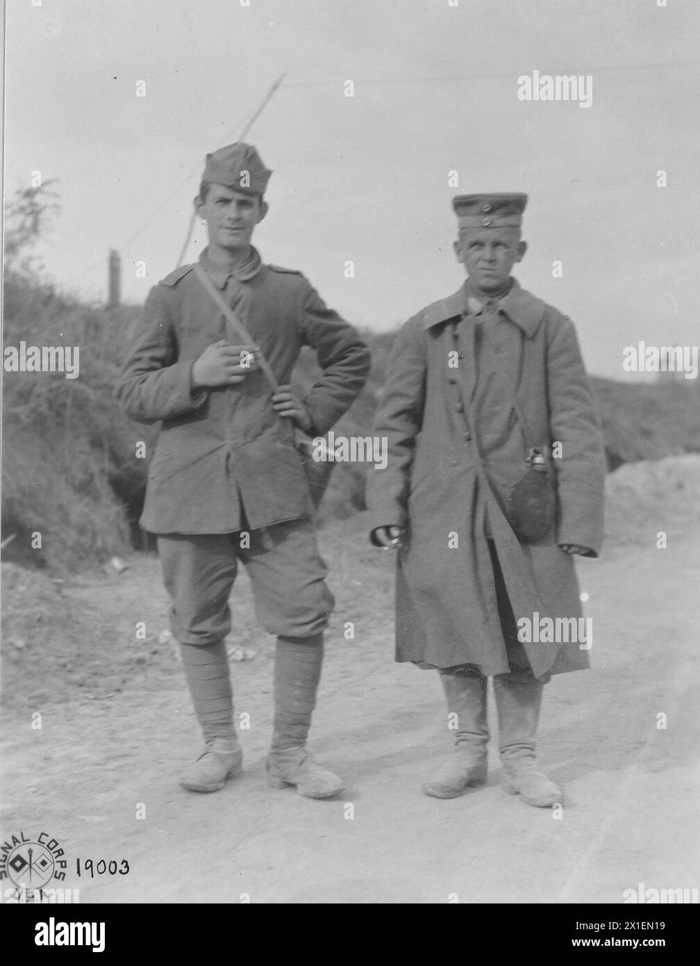 Due prigionieri tedeschi di 18 anni. Erano stati nell'esercito per sei mesi e il loro primo giorno nelle trincee furono catturati circa. 1918 Foto Stock