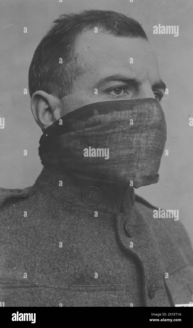 Primo piano di un soldato che indossa una maschera di benda CA. 1918-1919 Foto Stock