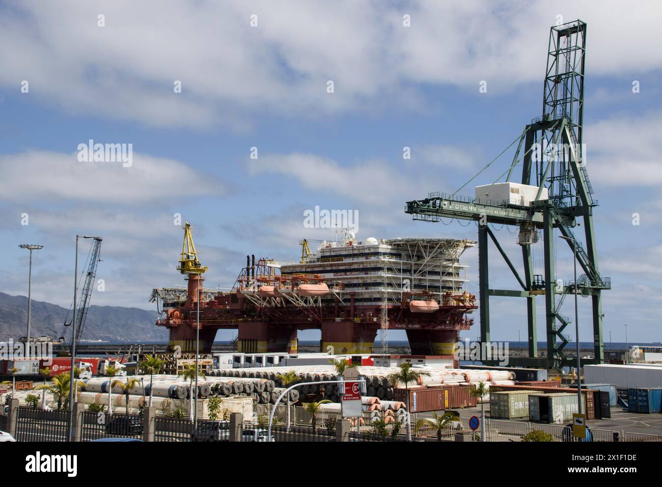 Bohrinsel zur Reparatur, Wartung oder Verschrottung im Hafen, Teneriffa, Kanarische Inseln, Spanien, Santa Cruz Foto Stock