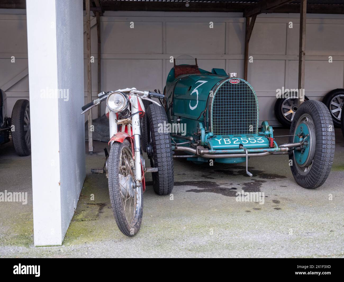 Aprile 2024 - classica moto italiana e Bugatti tipo 54 al 81° Meeting dei Soci a Goodwood Foto Stock