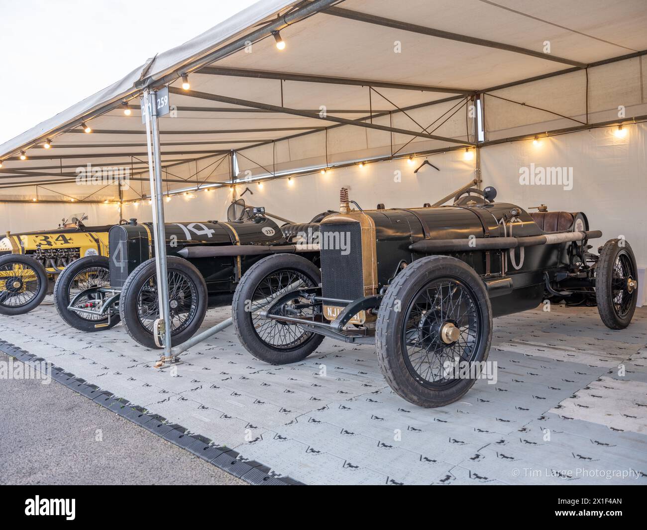 Aprile 2024 - 81a riunione dei membri a Goodwood Foto Stock