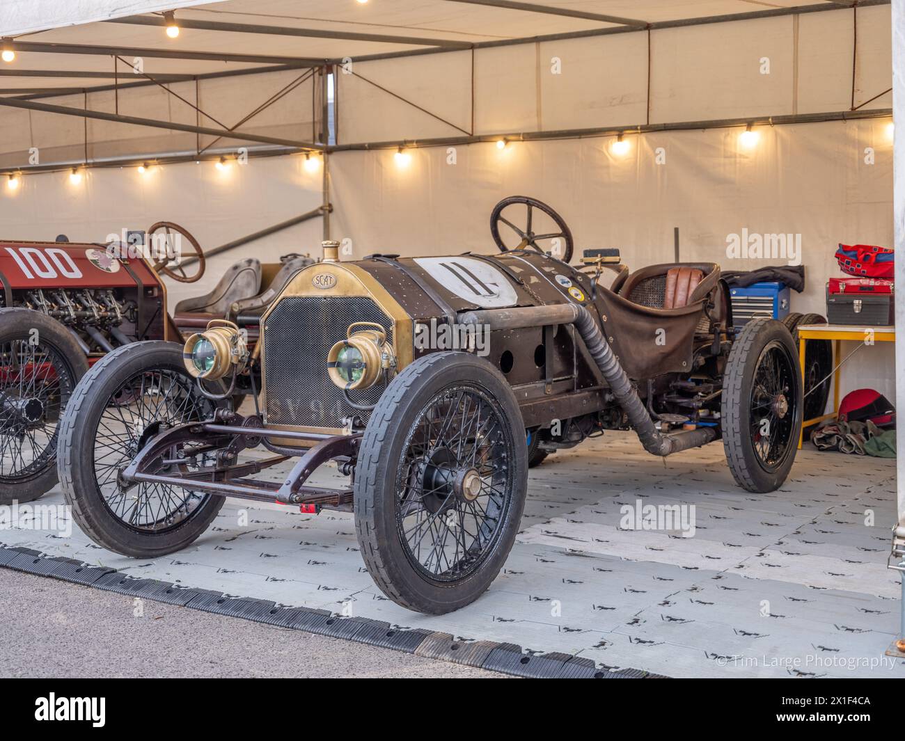 Aprile 2024 - 81a riunione dei membri a Goodwood Foto Stock