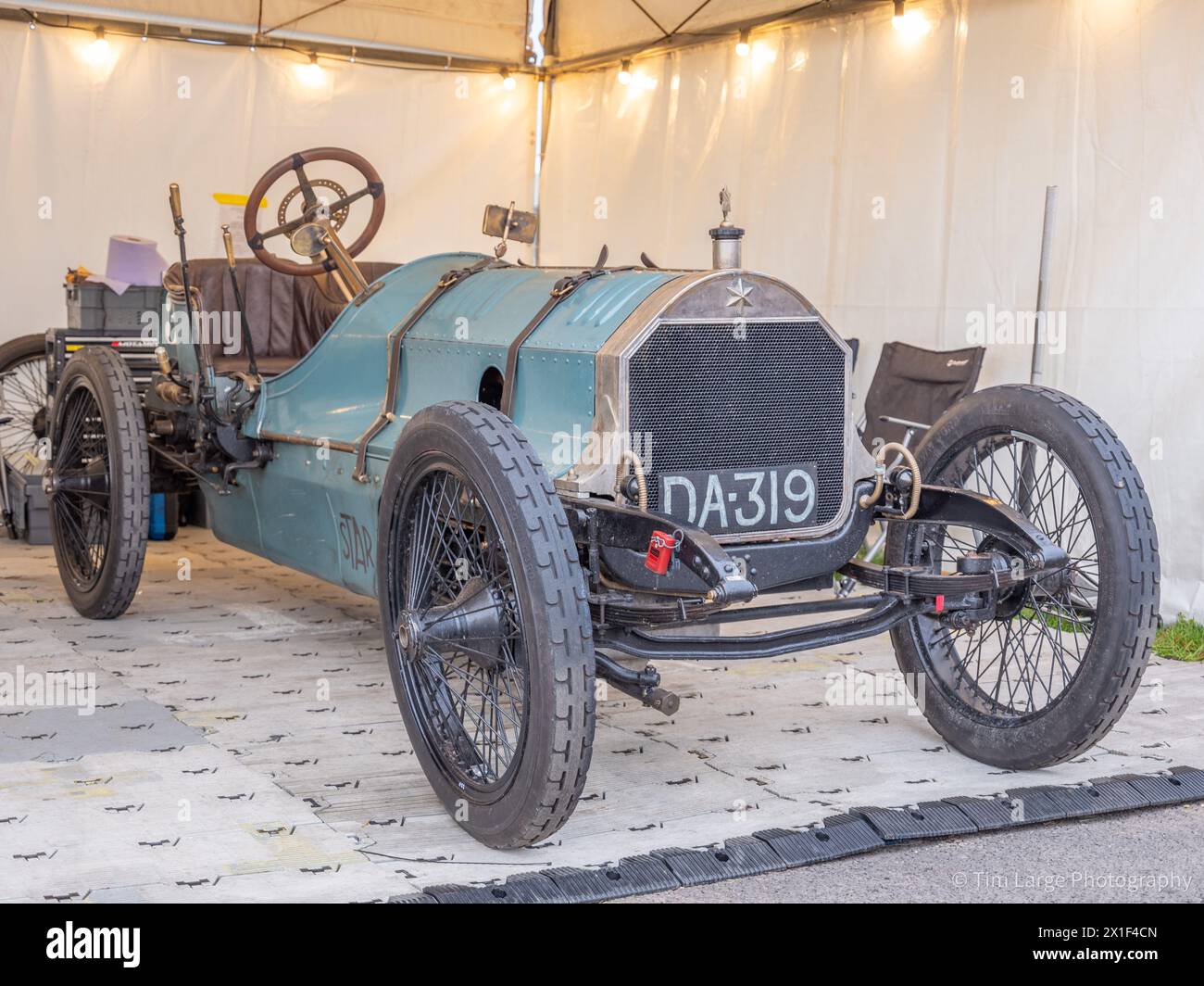 Aprile 2024 - 81a riunione dei membri a Goodwood Foto Stock