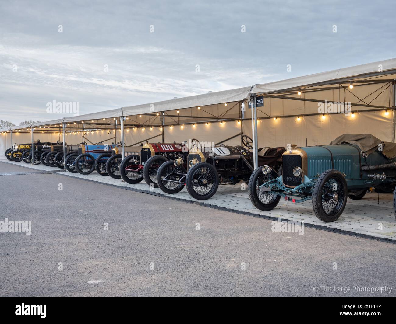 Aprile 2024 - 81a riunione dei membri a Goodwood Foto Stock