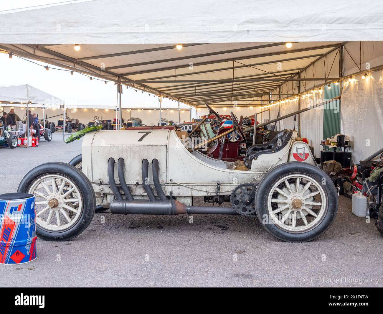 Aprile 2024 - 81a riunione dei membri a Goodwood Foto Stock