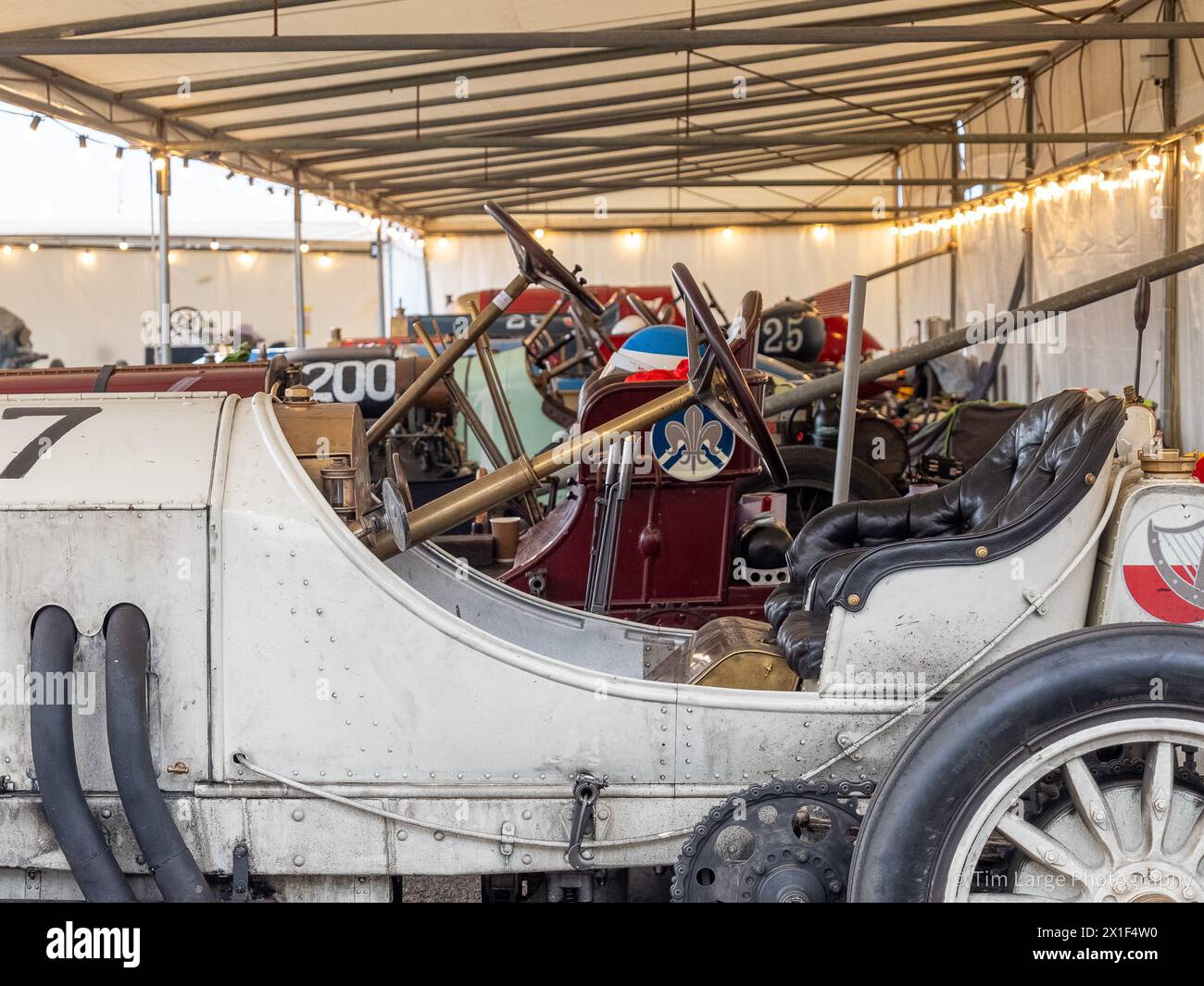 Aprile 2024 - 81a riunione dei membri a Goodwood Foto Stock