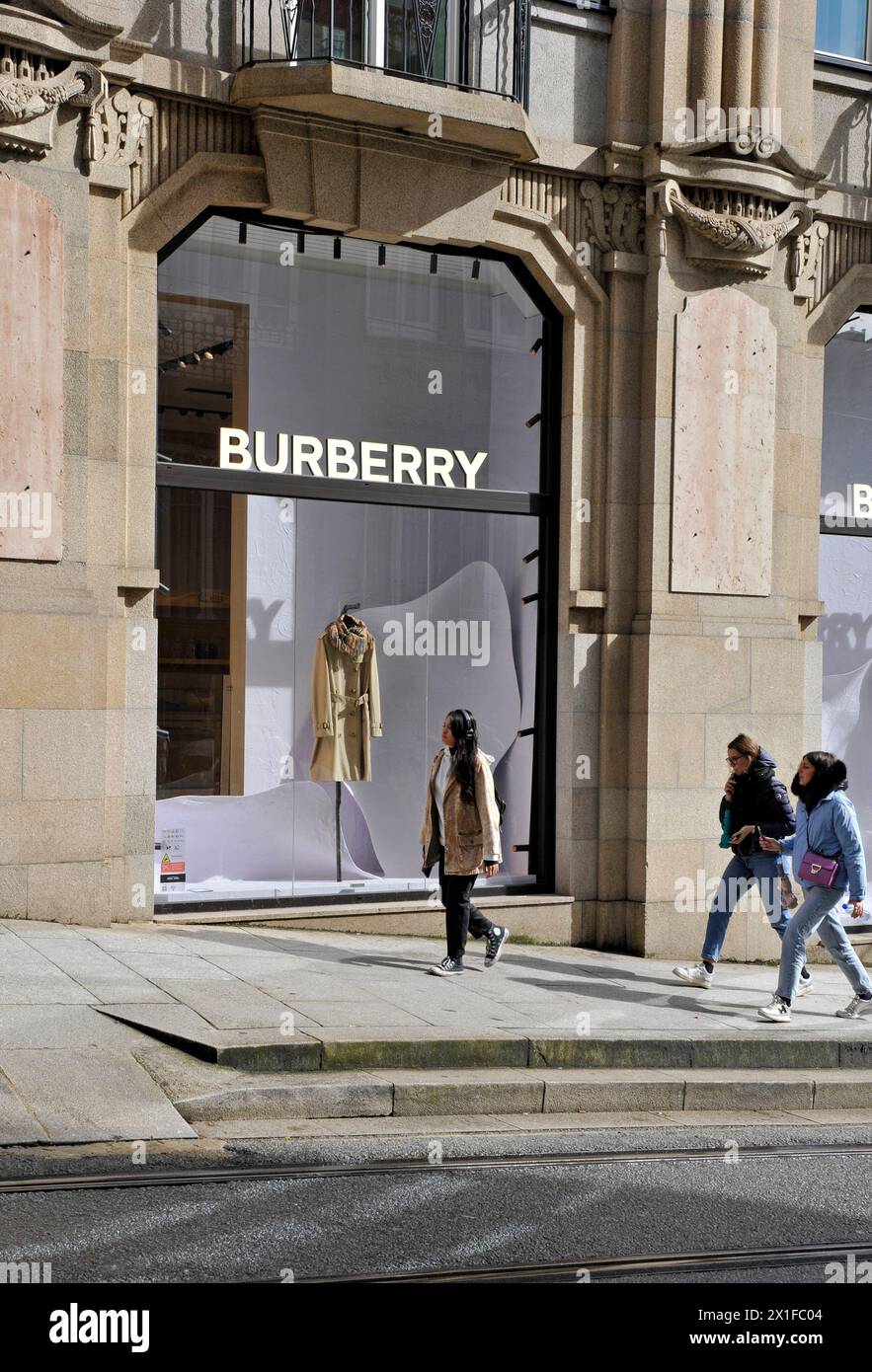 Shopping, Burberry, moda, strada, marciapiede, porto, Portogallo, Europa Foto Stock