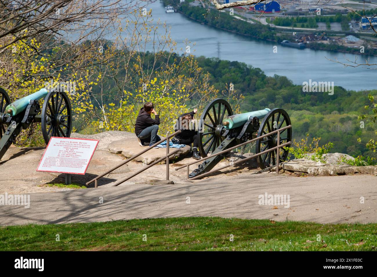 USA Tennessee Chattanooga Point Park Lookout Mountain vista sulla città di Chattanooga, Tennessee, coppia di cannoni Foto Stock