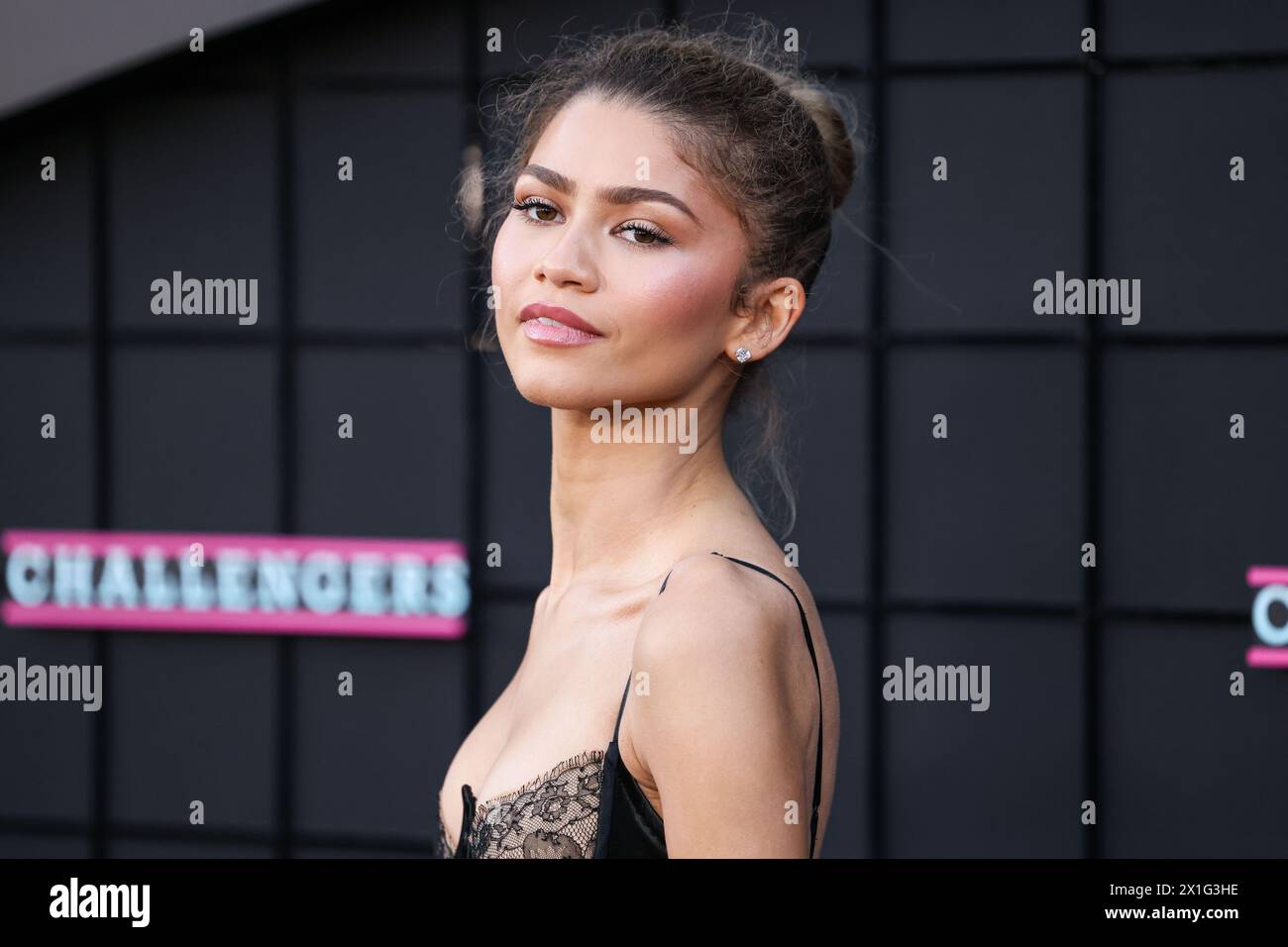 Westwood, Stati Uniti. 16 aprile 2024. WESTWOOD, LOS ANGELES, CALIFORNIA, STATI UNITI - 16 APRILE: l'attrice e cantante americana Zendaya (Zendaya Maree Stoermer Coleman) che indossa un abito personalizzato vera Wang e gioielli Bulgari arriva alla premiere di Los Angeles dei "Challengers" degli Amazon MGM Studios tenutasi al Westwood Village Theater il 16 aprile 2024 a Westwood, Los Angeles, California, Stati Uniti. (Foto di Xavier Collin/Image Press Agency) credito: Image Press Agency/Alamy Live News Foto Stock