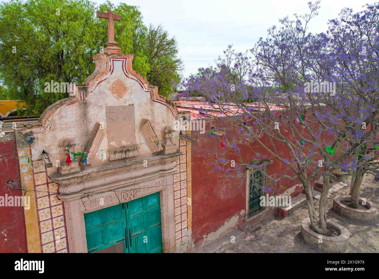 Vista aerea della località o città El Peñasco, San Luis Potosí Messico. Fattoria Peñasco e Chiesa di nostra Signora di Guadalupe Potosino Altiplano , Altiplanicie messicano (foto di Luis Gutierrez/ foto nord) Vista aerea de localidad o pueblo El Peñasco, San Luis Potosí Messico. Hacienda de Peñasco e iglecia de Nuestra Señora de Guadalupe altiplano Potosino , altiplanicie mexicana (foto di Luis Gutierrez/ Norte Photo) Foto Stock