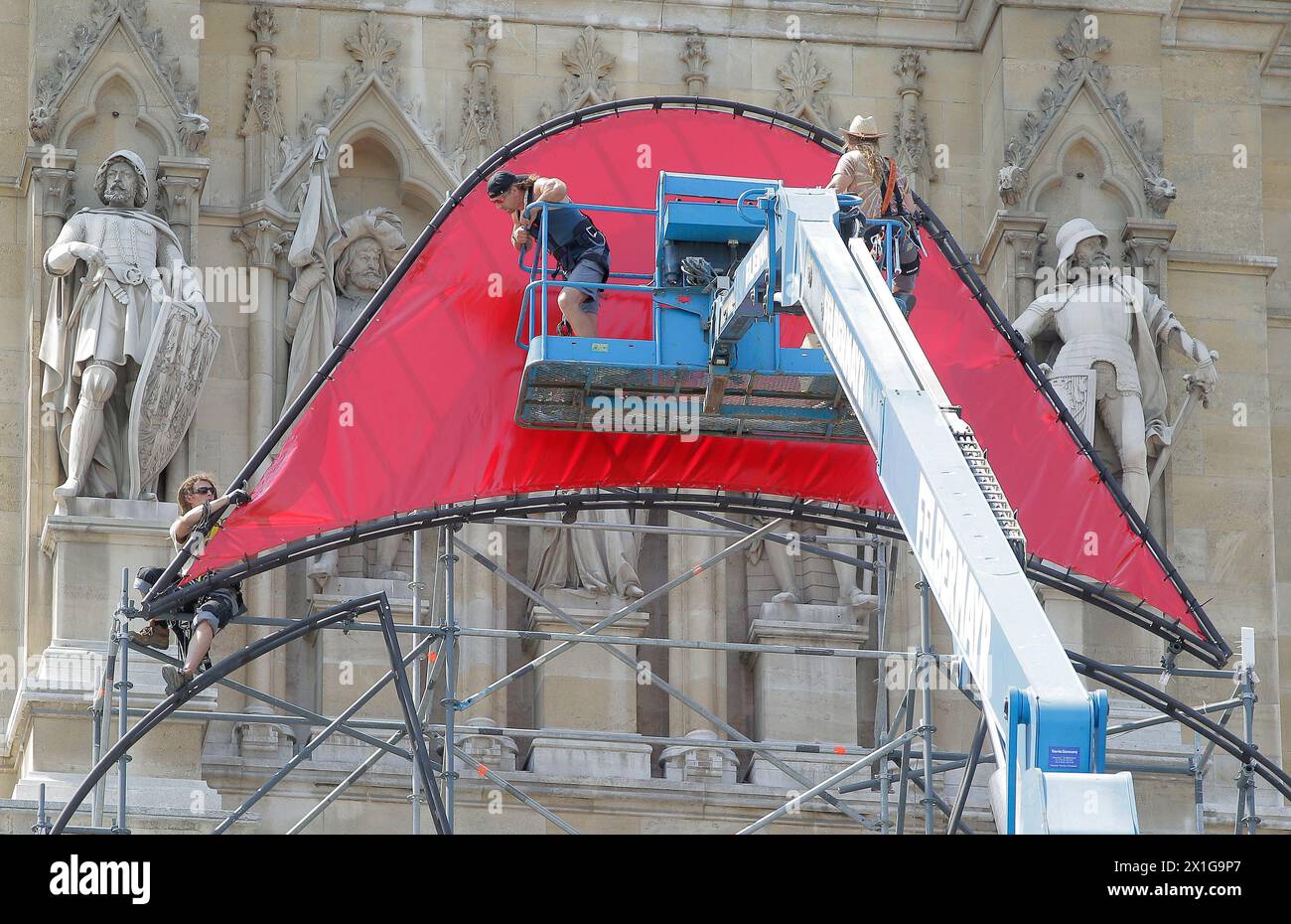 Vienna - preparazioni per il ballo di vita a Vienna, visto il 14 luglio 2010. - 20100713 PD1597 - Rechteinfo: Diritti gestiti (RM) Foto Stock