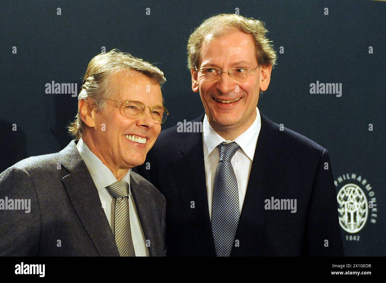 Direttore Mariss Jansons (l.) e Clemens Hellsberg, direttore dell'orchestra Filarmonica di Vienna (r.), durante una rehersal e conferenza stampa per il concerto di Capodanno dell'Orchestra Filarmonica di Vienna al Musikverein, Vienna il 28 dicembre 2012. Il famoso concerto sarà trasmesso il 1° gennaio 2012 da molte emittenti televisive internazionali. - 20111228 PD0622 - Rechteinfo: Diritti gestiti (RM) Foto Stock