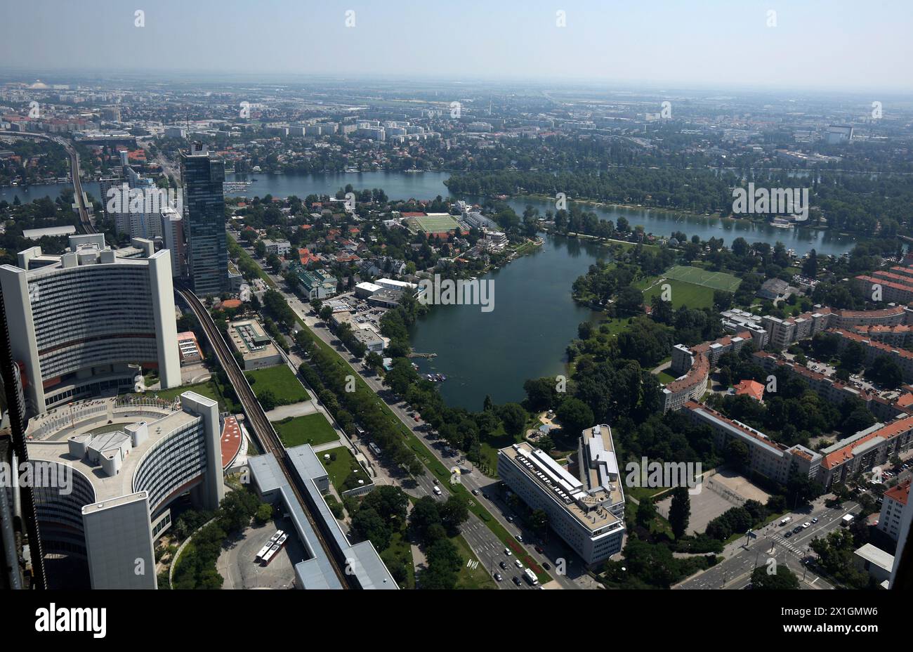Vista dalla Torre DC di Vienna il 18 giugno 2013. La torre alta 250 metri sarà l'edificio più alto dell'Austria. - 20130618 PD1082 - Rechteinfo: Diritti gestiti (RM) Foto Stock