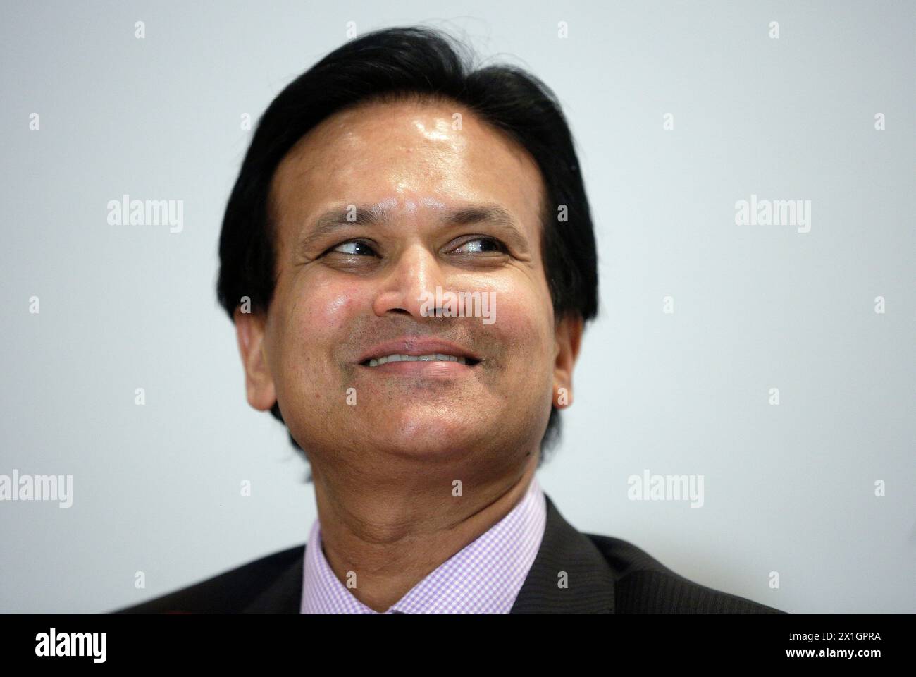 Il nuovo proprietario della Hypo Alpe Adria Bank Sanjeev Kanoria durante una conferenza stampa tenutasi a Vienna il 19 dicembre 2013. - 20131219 PD1329 - Rechteinfo: Diritti gestiti (RM) Foto Stock