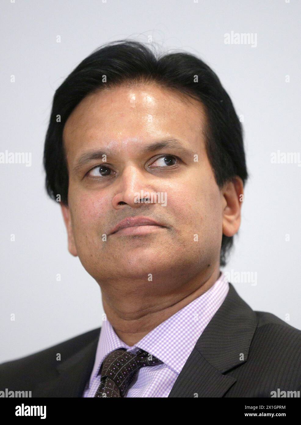 Il nuovo proprietario della Hypo Alpe Adria Bank Sanjeev Kanoria durante una conferenza stampa tenutasi a Vienna il 19 dicembre 2013. - 20131219 PD1322 - Rechteinfo: Diritti gestiti (RM) Foto Stock