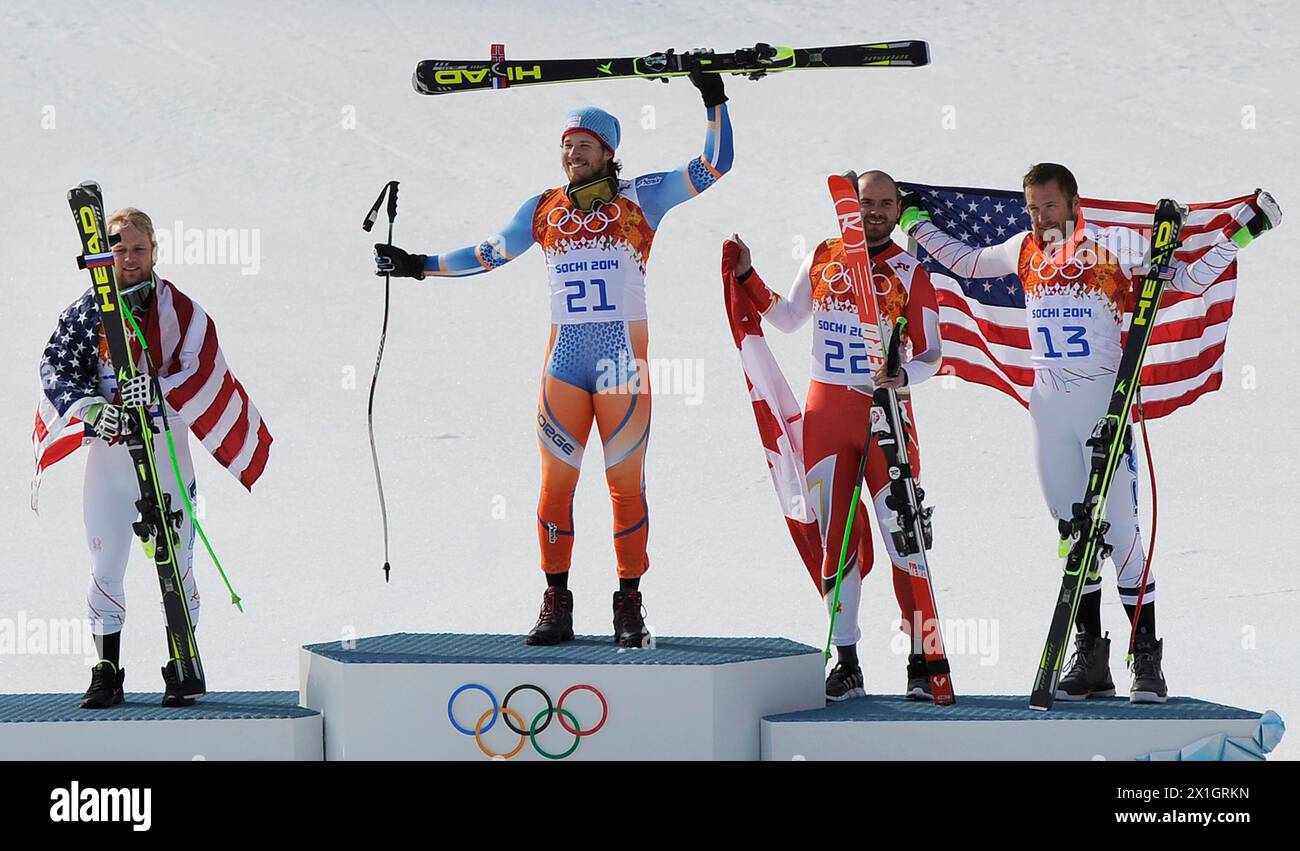 Medaglia d'oro Kjetil Jansrud (NOR), medaglia d'argento Andrew Weibrecht (USA) e medaglia di bronzo Jan Hudec (CAN) e Bode Miller (USA) durante il MEN Super G ai Giochi Olimpici invernali di Sochi 2014 al Rosa Khutor Alpine Resort, Krasnaya Polyana, Russia il 2014/02/16. - 20140216 PD0469 - Rechteinfo: Diritti gestiti (RM) Foto Stock