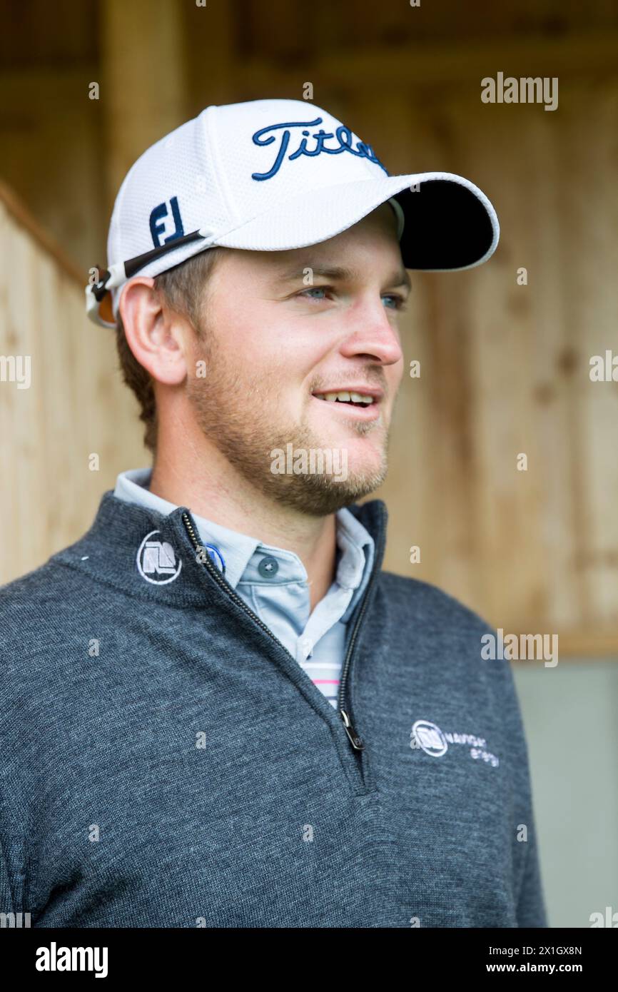 Il golfista austriaco Bernd Wiesberger posa durante una sessione fotografica con l'agenzia di stampa austriaca a Bad Tatzmannsdorf, Austria, 15 agosto 2014. - 20140815 PD2648 - Rechteinfo: Diritti gestiti (RM) Foto Stock