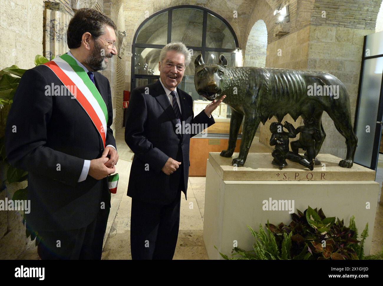 Il 12 novembre 2014 il presidente federale austriaco Heinz Fischer incontra Ignazio Marino, sindaco di Roma. Fischer è in visita di Stato in Italia dall'11 al 13 novembre 2014. - 20141112 PD2128 - Rechteinfo: Rights Managed (RM) Foto Stock