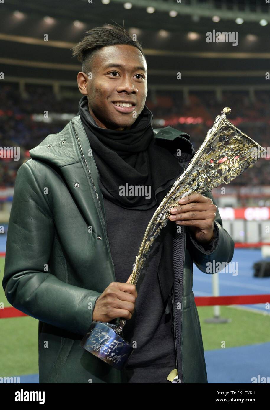 David Alaba durante la cerimonia di premiazione "atleta dell'anno" in Austria prima della partita di qualificazione A UEFA EURO 2016 Austria contro Russia all'Ernst-Happel-Stadion di Vienna, Austria, 15 novembre 2014. - 20141115 PD4811 - Rechteinfo: Diritti gestiti (RM) Foto Stock