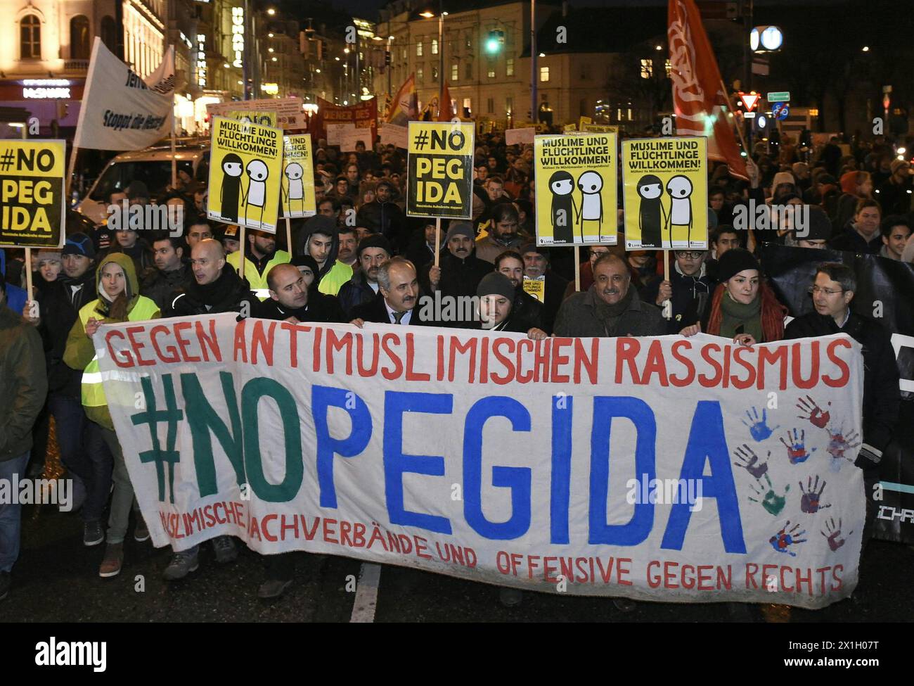 Manifestazione contro la manifestazione del movimento anti-Islam "Pegida"-Vienna (europei patriottici contro l'islamizzazione dell'Occidente) a Vienna, Austria, 2 febbraio 2015. - 20150202 PD3275 - Rechteinfo: Diritti gestiti (RM) Foto Stock