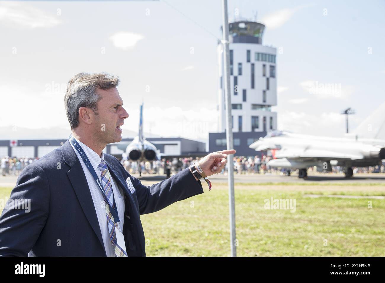 Candidati per le elezioni presidenziali austriache durante lo spettacolo aereo 'Airpower 16' il 3 settembre 2016, a Zeltweg, Austria. IMMAGINE: Norbert Hofer - 20160903 PD2336 - Rechteinfo: Rights Managed (RM) Foto Stock