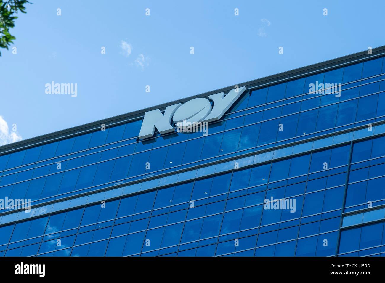Il logo di NOVEMBRE è riportato sull'edificio presso la sede centrale di Houston, Texas, Stati Uniti. Foto Stock