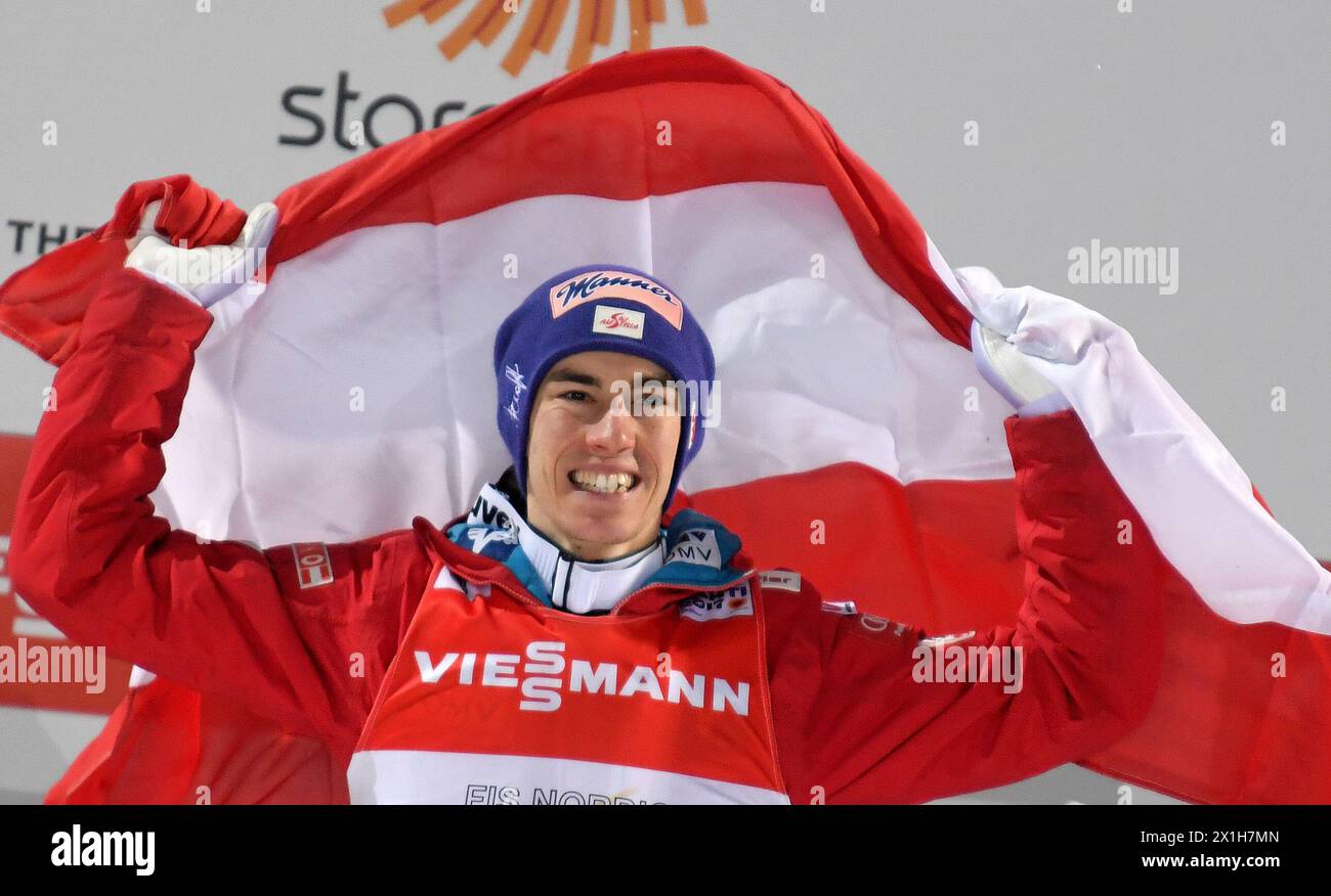 Campione del mondo e medaglia d'oro Stefan Kraft dell'Austria durante la cerimonia dei Fiori del Concorso di salto di discesa normale maschile dei Campionati del mondo di sci nordico 2017. Lahti, Finlandia, il 2017/02/25 - 20170225 PD5236 - Rechteinfo: Rights Managed (RM) Foto Stock