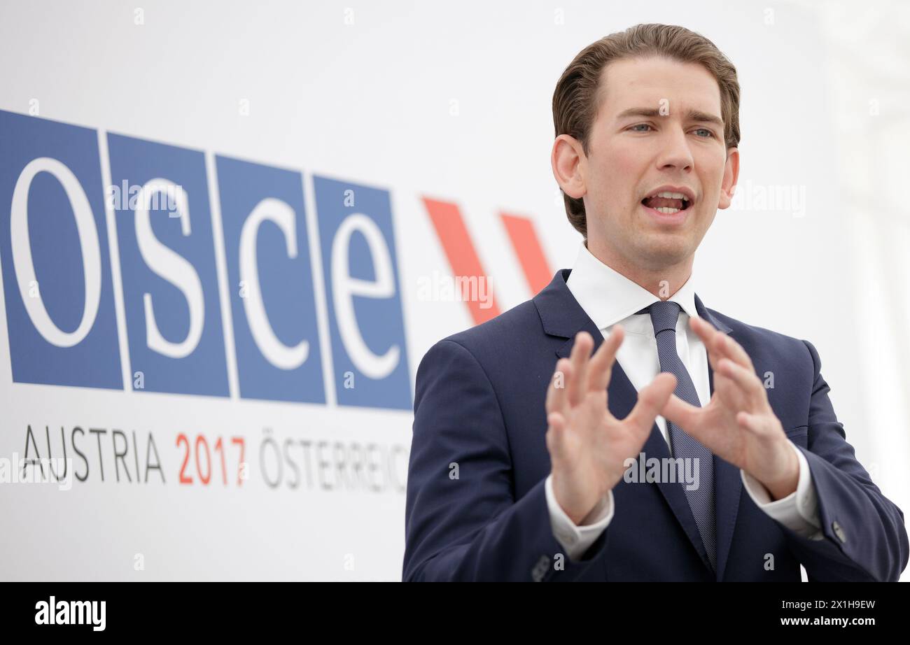 La riunione dell'OSCE "costruire la fiducia attraverso il dialogo e la cooperazione" a Mauerbach, Austria, l'11 luglio 2017. Il ministro degli Esteri russo Sergei Lavrov si unisce alla riunione informale dei ministri dell'OSCE per probabili colloqui sulla travagliata missione di osservatori dell'organizzazione in Ucraina. FOTO: Il ministro degli Esteri austriaco Sebastian Kurz partecipa a una conferenza stampa - 20170711 PD1623 - Rechteinfo: Diritti gestiti (RM) Foto Stock