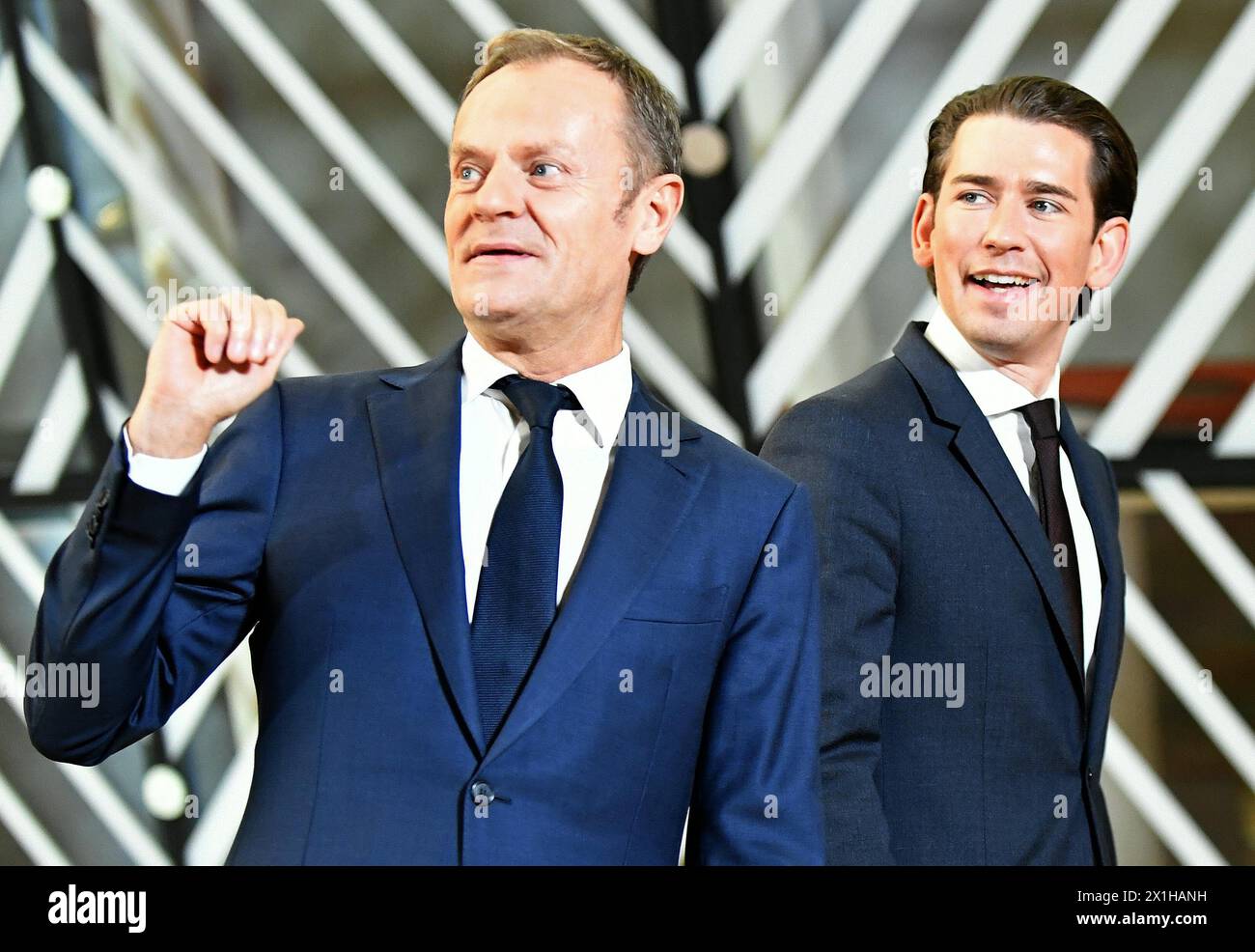 Il presidente del Consiglio europeo Donald Tusk (L) accoglie con favore il nuovo Cancelliere austriaco Sebastian Kurz il 19 dicembre 2017, in occasione del Consiglio europeo di Bruxelles. - 20171219 PD4674 - Rechteinfo: Rights Managed (RM) Foto Stock