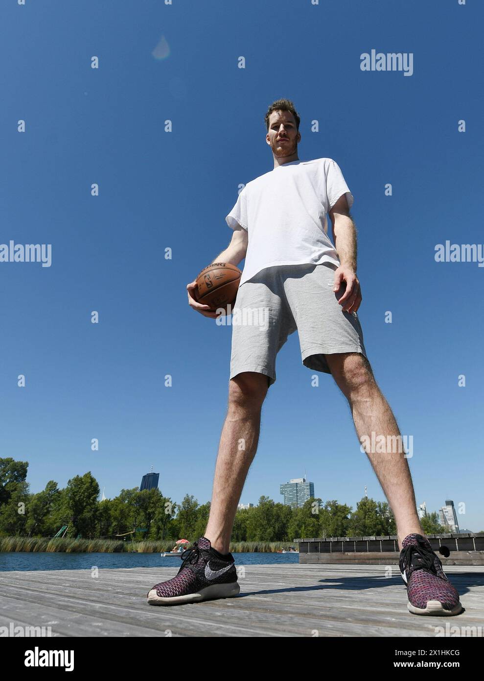 Il giocatore di basket NBA Jakob Poeltl (San Antonio Spurs) durante la conferenza stampa a Vienna, Austria, il 21 agosto 2020. - 20200821 PD1799 - Rechteinfo: Diritti gestiti (RM) Foto Stock