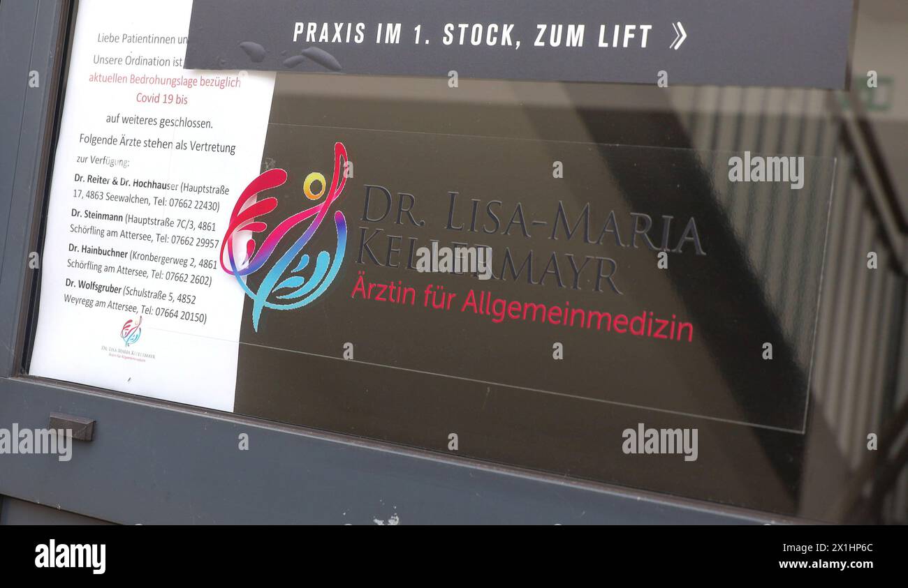 ABD0153 20220729 - VÖKLABRUCK - Österreich: ZU APA0443 VOM 29.7.2022 - Das Schild der Ordiantion der oberösterreichische Ärztin Lisa-Maria Kellermayr, am Freitag, 29. Juli 2022, a Seewalchen. Die Medizinerin die zuletzt wegen Morddrohungen ihre Praxis geschlossen Hat, ist am Freitag, 29. Juli tot in ihrer ordination im Bezirk Vöcklabruck gefunden worden. Die Staatsanwaltschaft Wels bestätigte einen Suizid. - FOTO: APA/DANIEL SCHARINGER - 20220729 PD9755 - Rechteinfo: Rights Managed (RM) Foto Stock