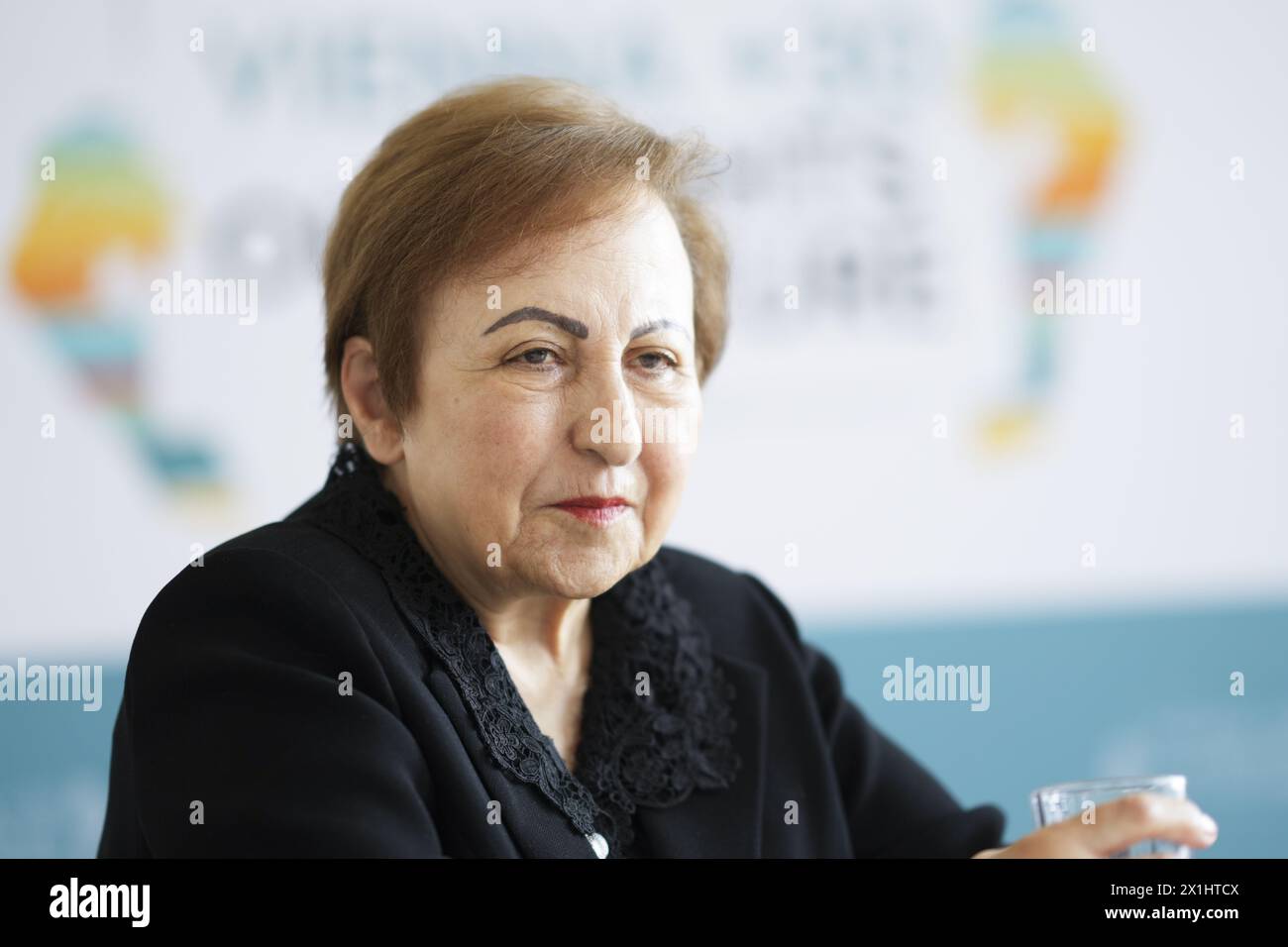 Shirin Ebadi, attivista politica iraniana, avvocato, ex giudice e attivista per i diritti umani e fondatrice del Defenders of Human Rights Center in Iran, durante un'intervista con Austria Presse Agentur a Vienna, Austria, il 6 giugno 2023. Ebadi è stata insignita del Premio Nobel per la pace per i suoi sforzi significativi e pionieristici per la democrazia e i diritti umani, in particolare per i diritti delle donne, dei bambini e dei rifugiati. - 20230606 PD13143 - Rechteinfo: Diritti gestiti (RM) Foto Stock