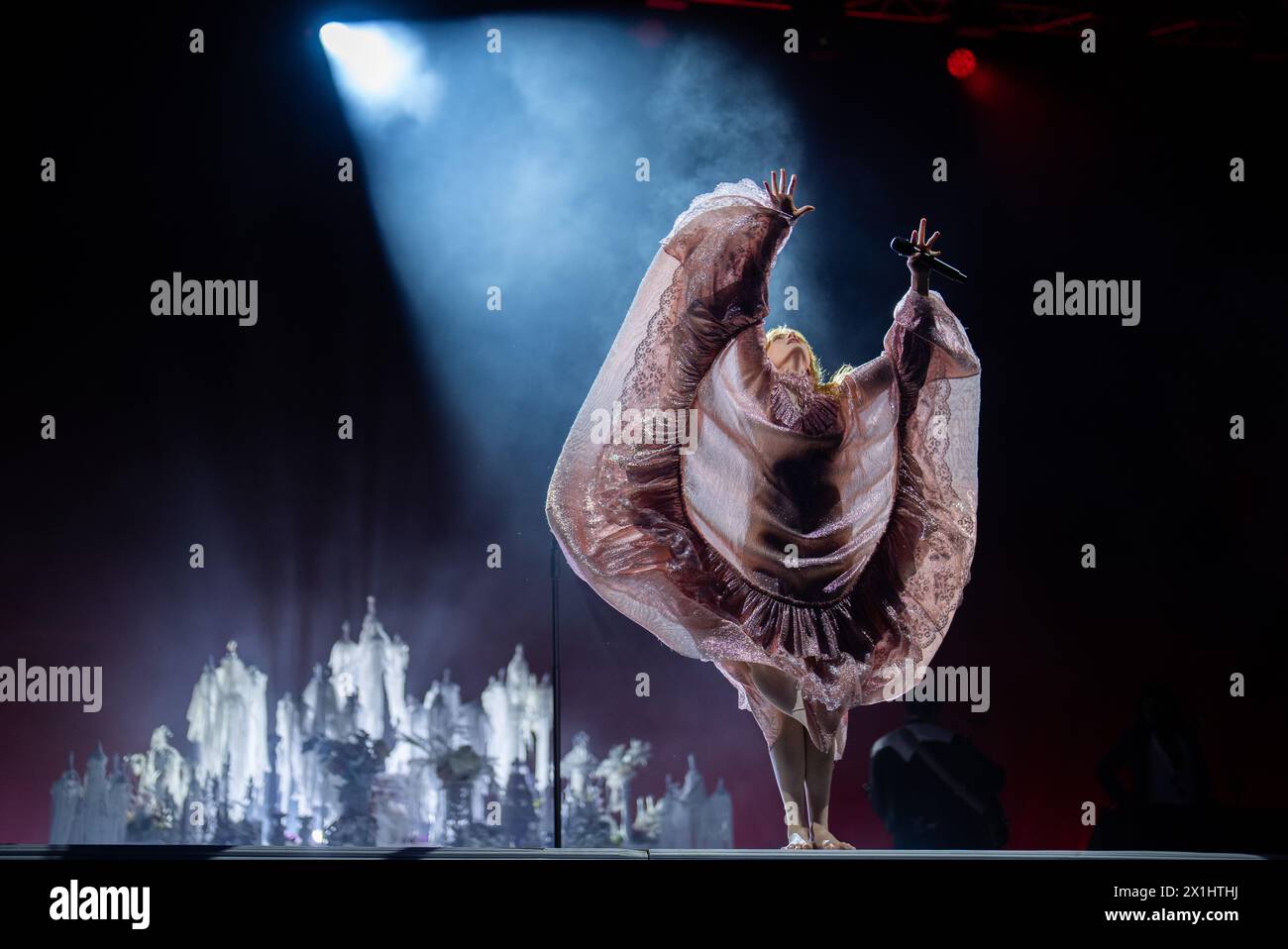 Florence Leontine Maria Welch di Firenze + The Machine il 16 giugno 2023, nell'ambito del festival musicale Lido Sounds 2023 di Linz, Austria. - 20230616 PD13201 - Rechteinfo: Diritti gestiti (RM) Foto Stock