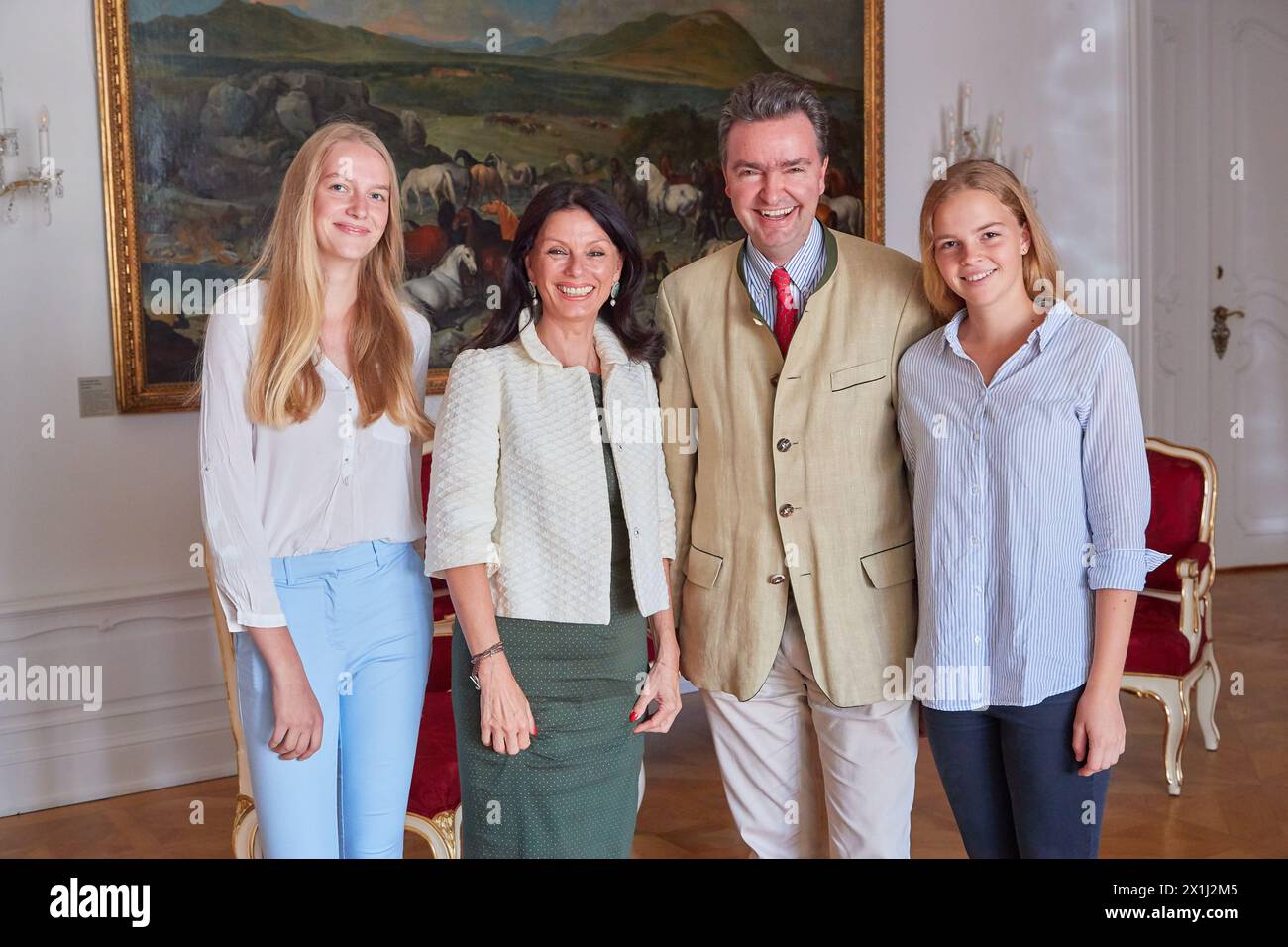 Georg HABSBURG LOTHRINGEN e le sue figlie Sophia e Ildiko visitano la scuola di equitazione spagnola a Vienna, Austria, il 17 luglio 2019. FOTO: Sonja KLIMA, Georg HABSBURG LOTHRINGEN and Sophia (L) e Ildiko (R), - 20190717 PD12297 - Rechteinfo: Rights Managed (RM) Foto Stock