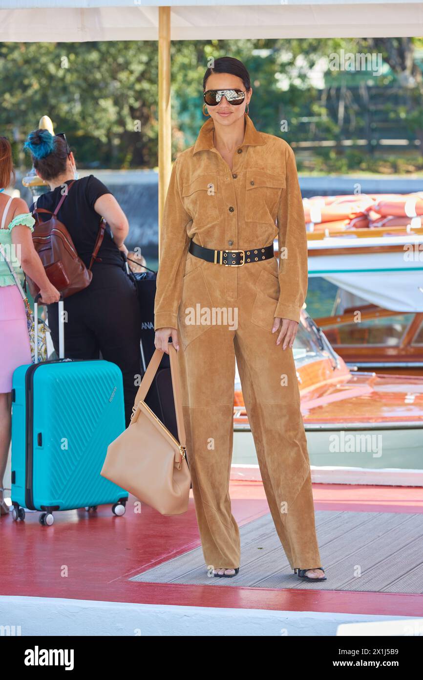 Copyright: Starpix/Alexander TUMA, 02.09.2021 Venezia, Italia, Adriana Lima, presentando al Lido durante la 78° Mostra Internazionale d'Arte cinematografica di Venezia 2021 - 20210902 PD2251 - Rechteinfo: Diritti gestiti (RM) Foto Stock