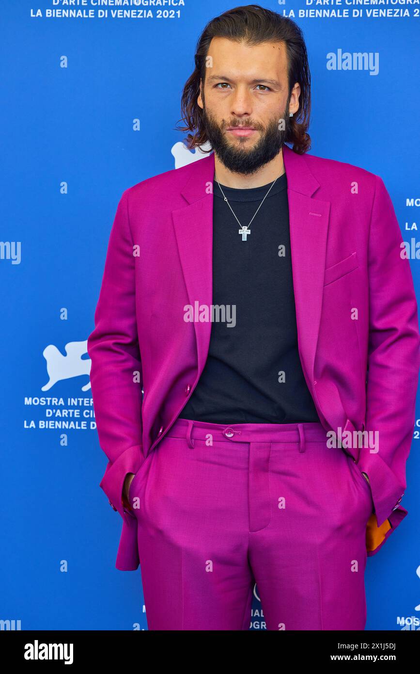 Copyright: Starpix/Alexander TUMA, 02.09.2021 Venezia, Italia, Marlon Joubert , Photocall of the Hand of God , 78° Mostra Internazionale d'Arte cinematografica di Venezia 2021 . - 20210902 PD7736 - Rechteinfo: Diritti gestiti (RM) Foto Stock