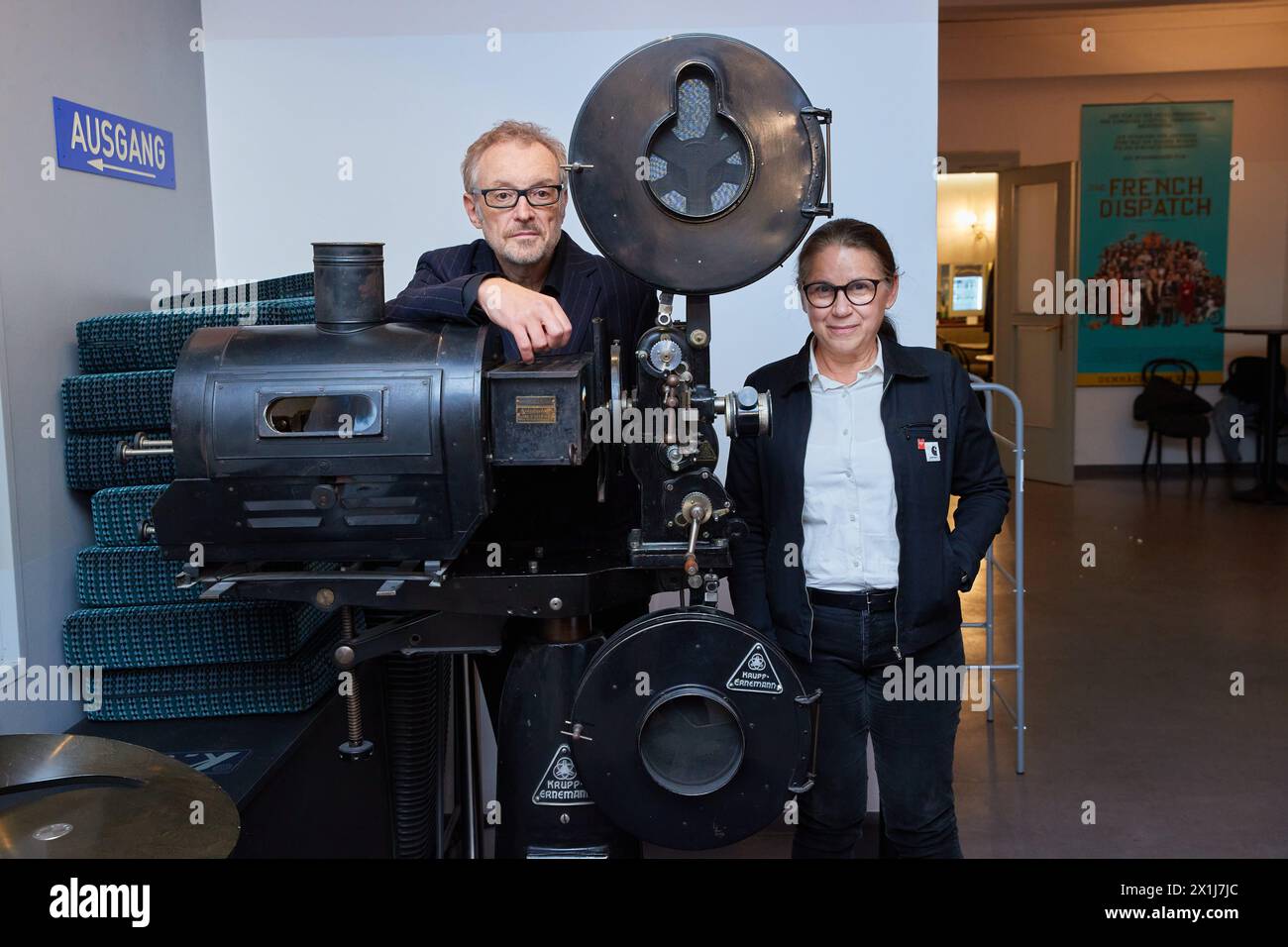 Anteprima del film ' Die Geschichte meiner Frau ' al Votiv Kino di Vienna, Austria, il 1° novembre. 2021. IMMAGINE: Josef HADER, Ildiko ENYEDI, - 20211101 PD15073 - Rechteinfo: Rights Managed (RM) Foto Stock